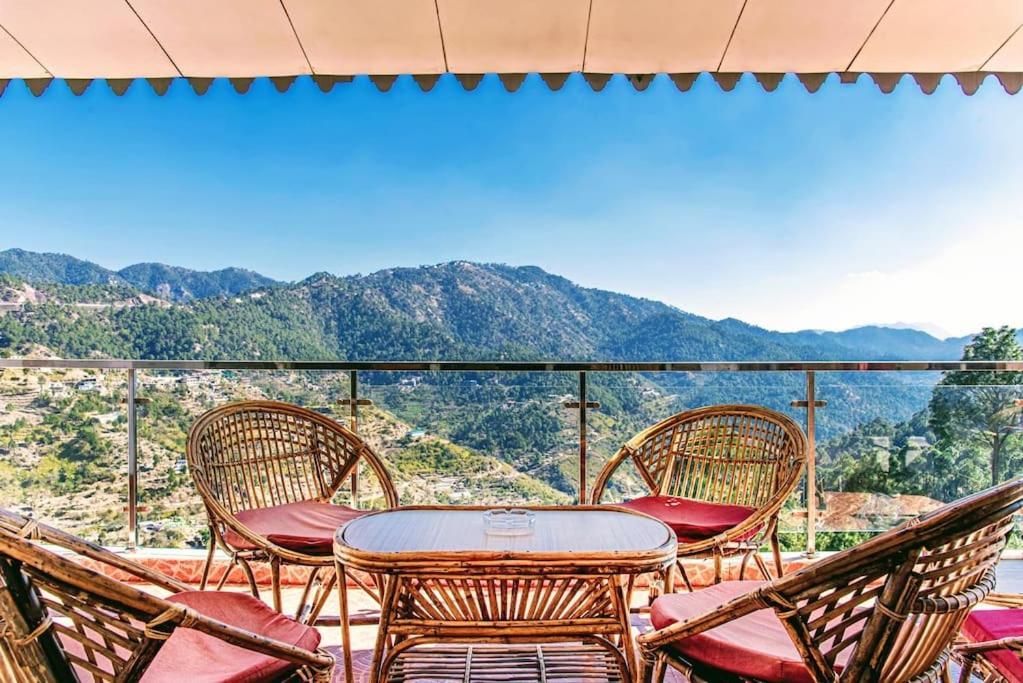Kasauli Edge Apt With Balcony Ngoại thất bức ảnh