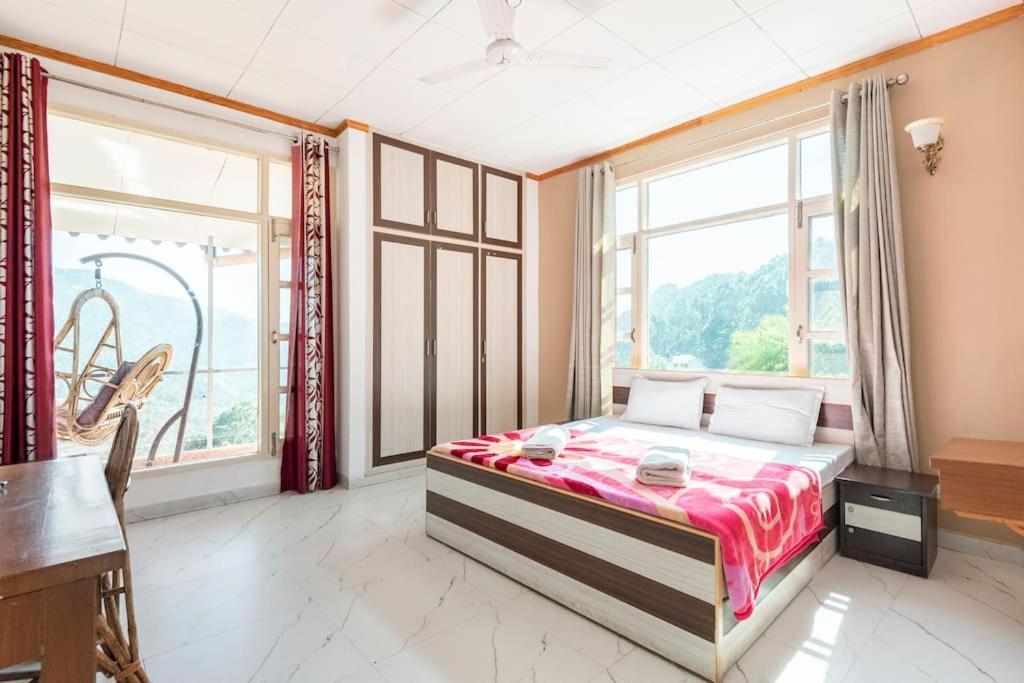 Kasauli Edge Apt With Balcony Ngoại thất bức ảnh