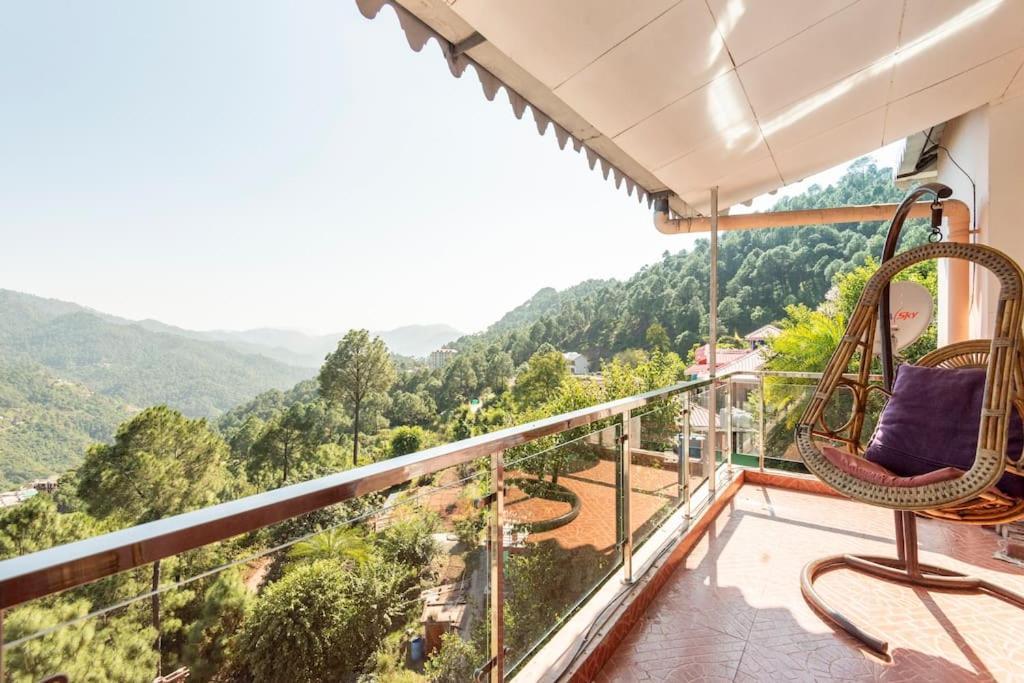 Kasauli Edge Apt With Balcony Ngoại thất bức ảnh