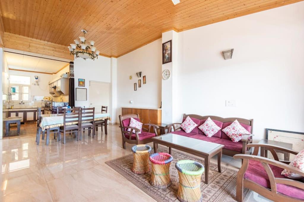 Kasauli Edge Apt With Balcony Ngoại thất bức ảnh