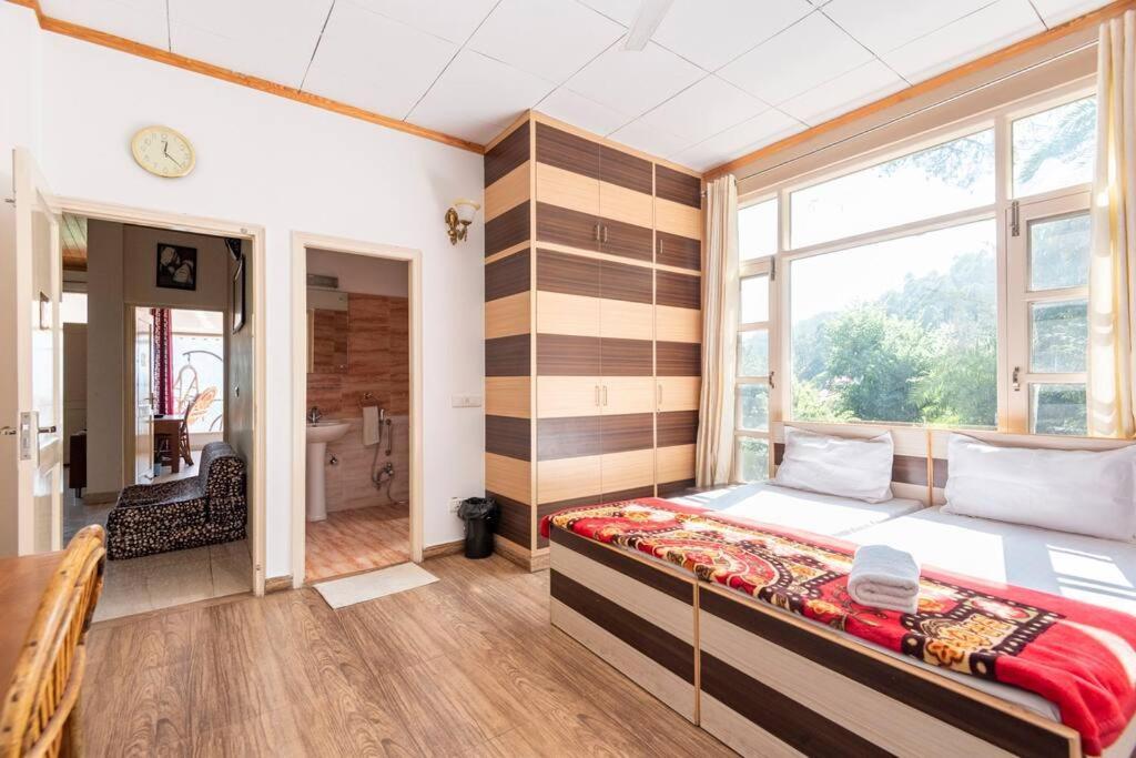 Kasauli Edge Apt With Balcony Ngoại thất bức ảnh