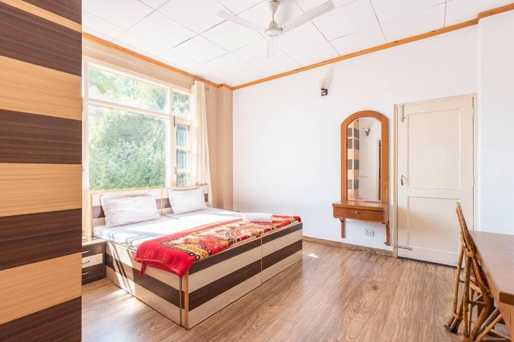 Kasauli Edge Apt With Balcony Ngoại thất bức ảnh