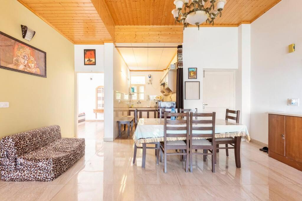 Kasauli Edge Apt With Balcony Ngoại thất bức ảnh