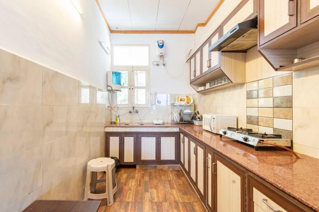 Kasauli Edge Apt With Balcony Ngoại thất bức ảnh