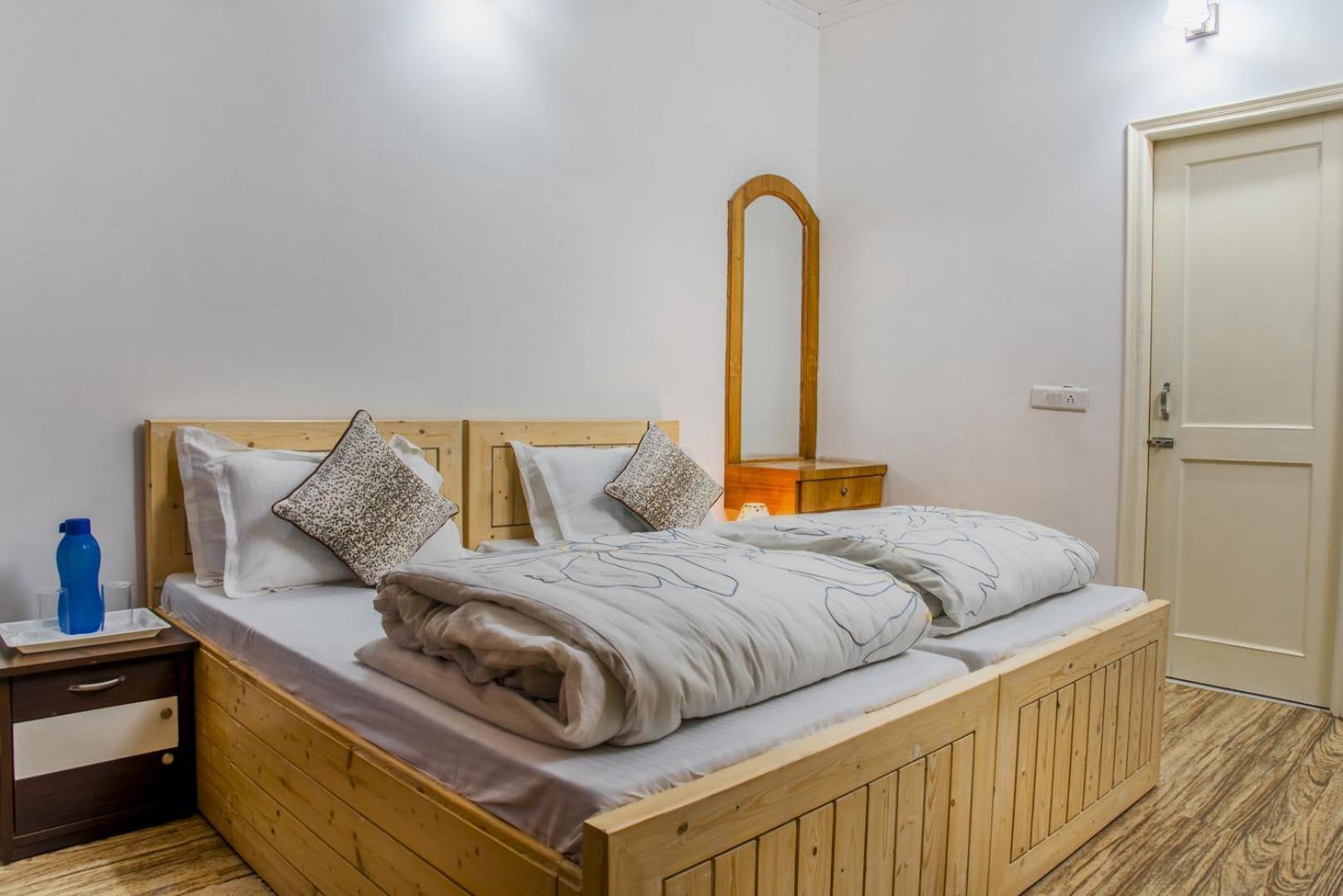 Kasauli Edge Apt With Balcony Ngoại thất bức ảnh