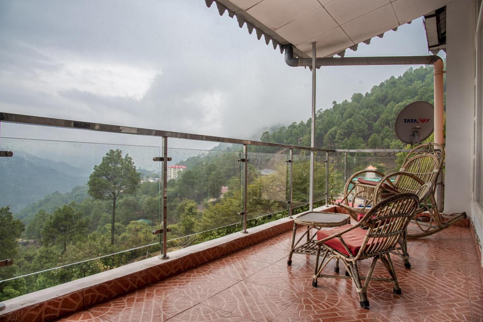 Kasauli Edge Apt With Balcony Ngoại thất bức ảnh